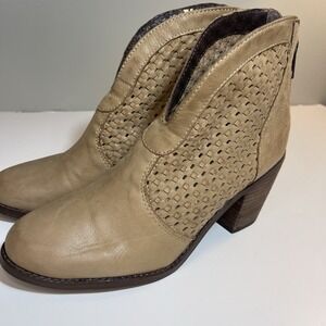 Diba True Women's Lakeland‎ Bootie Taupe Size 7.5